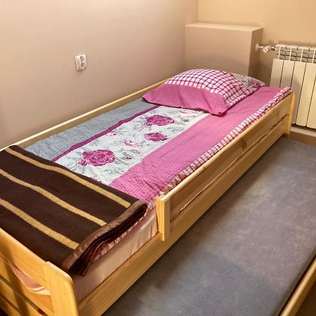 Appartamento Dom Mlodziezowy W Polanie Serednie Male Esterno foto
