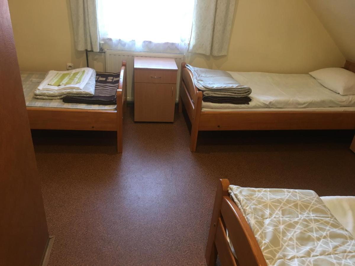 Appartamento Dom Mlodziezowy W Polanie Serednie Male Esterno foto